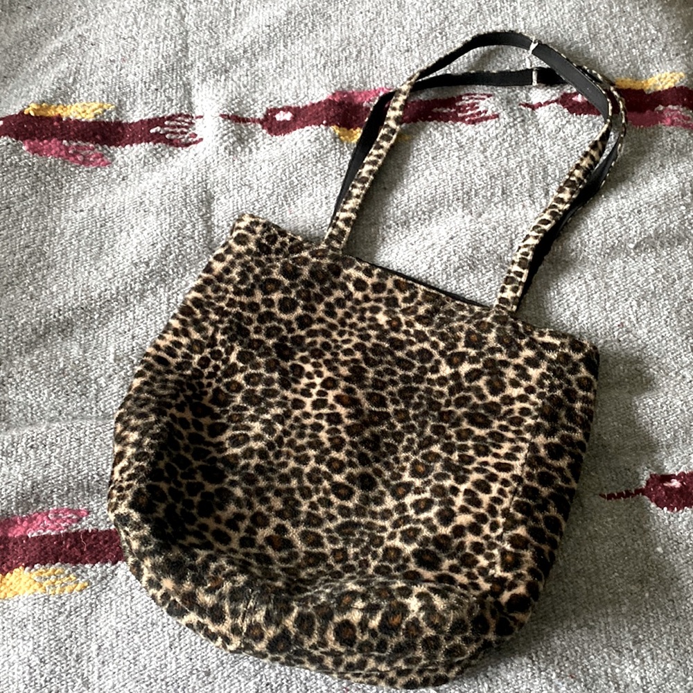 Medium sized leopard print purse